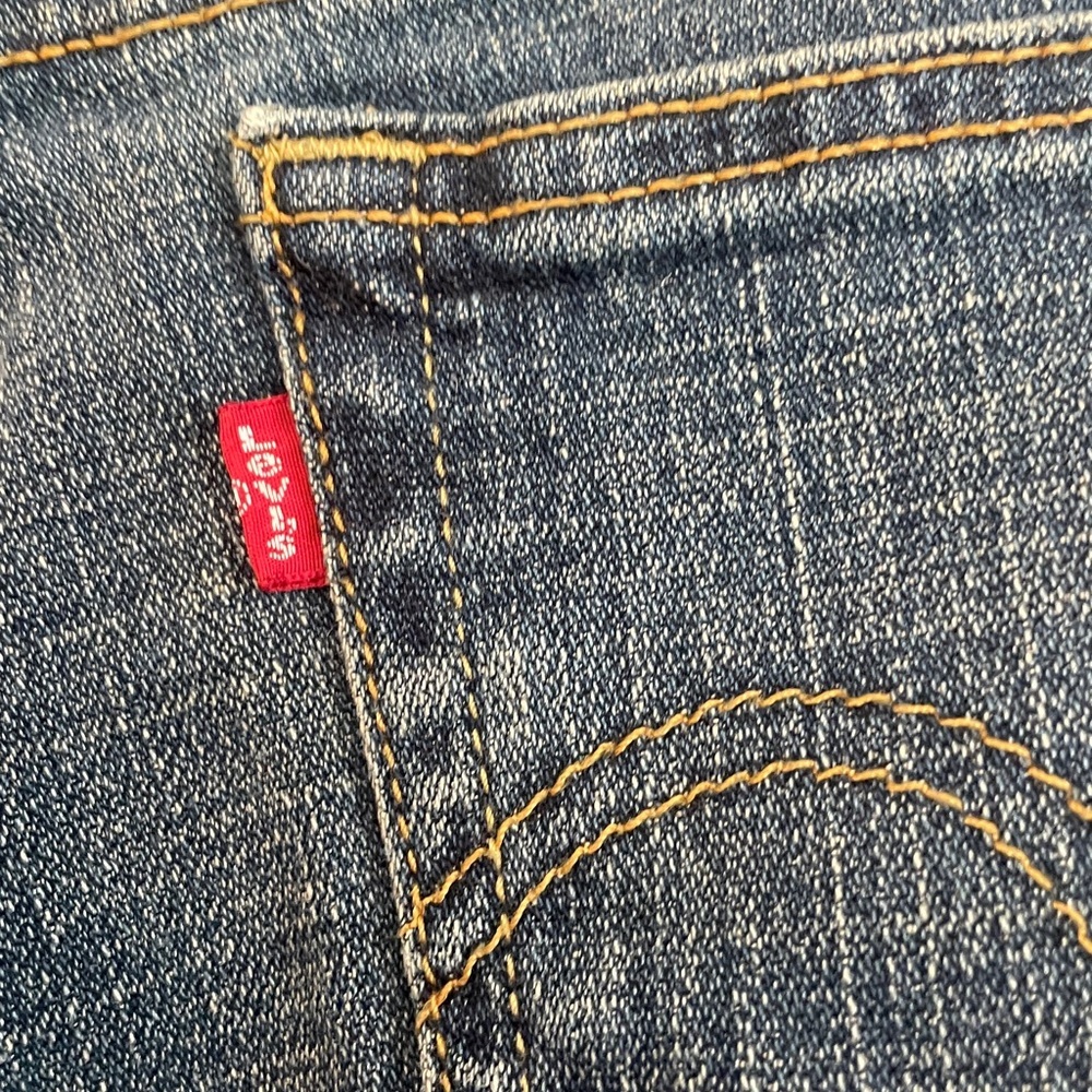 Levi's Women's Straight-Leg Jeans - Blue Wash in size 12 Short - Picture 7 of 8